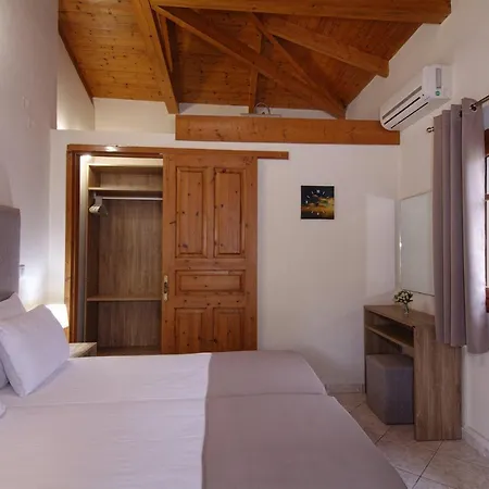 Semesterbostad Liostasi Village