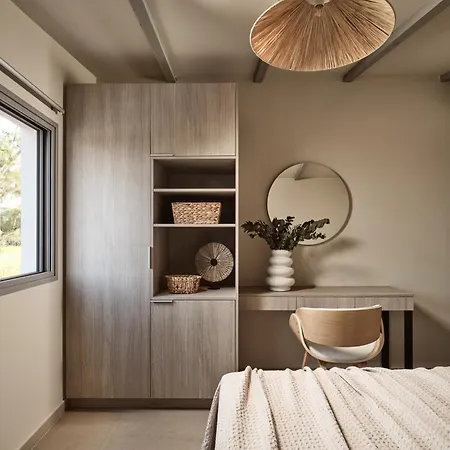 Semesterbostad Liostasi Village *