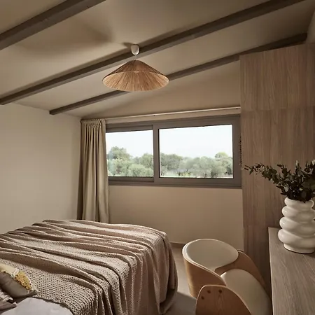 Semesterbostad Liostasi Village