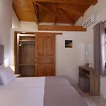 بيت للعطل Liostasi Village